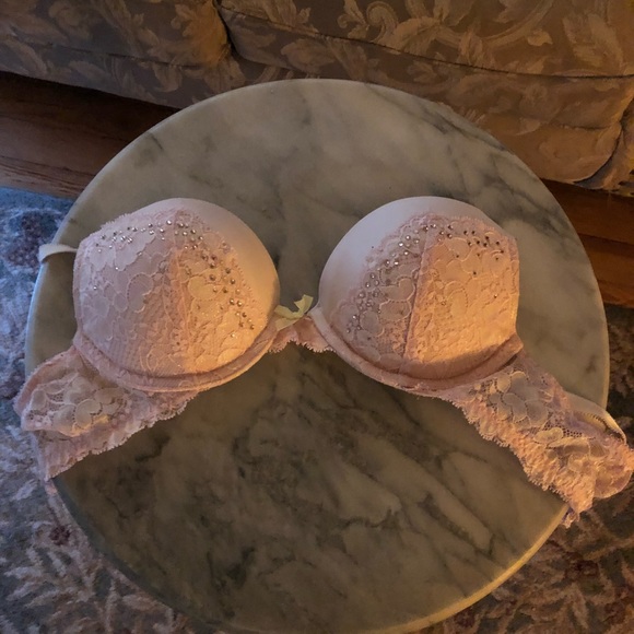 Victoria Secret bras - Picture 3 of 4